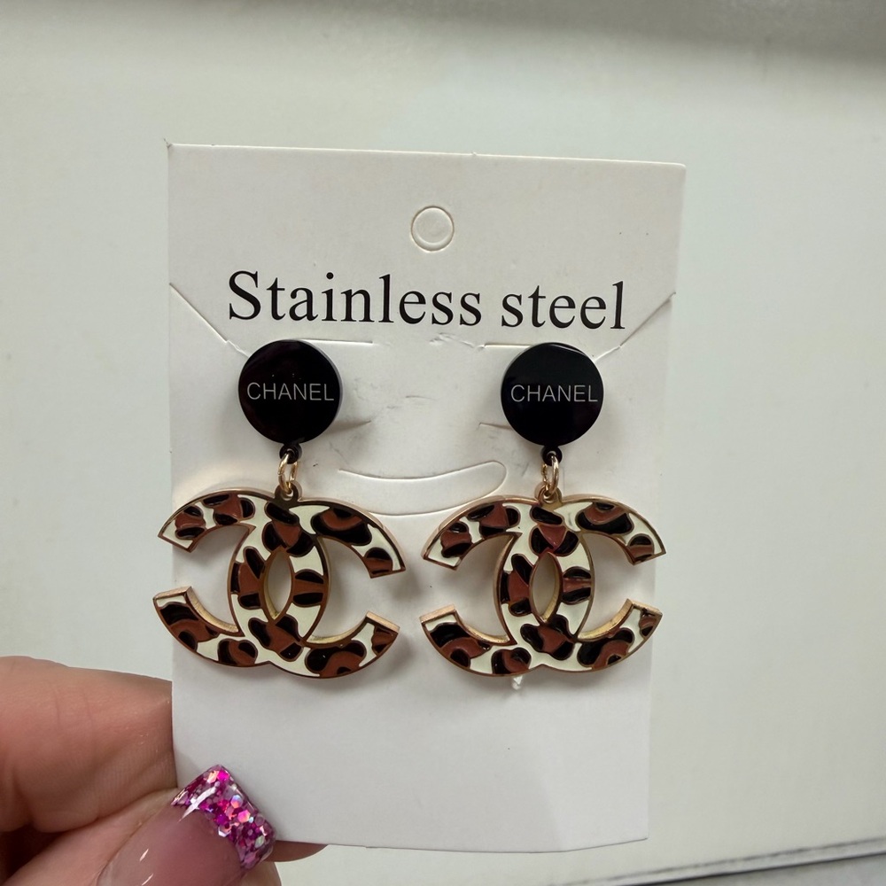 Leopard Print Acrylic Earrings - Picture 3 of 3